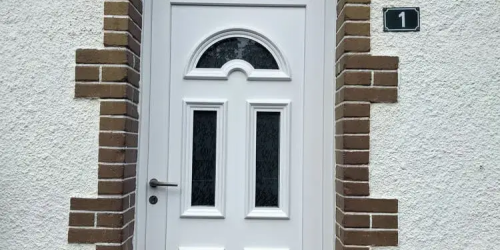 Pose d'une porte d'entrée style traditionnnel