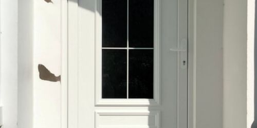 Fourniture et pose d'une porte d'entrée